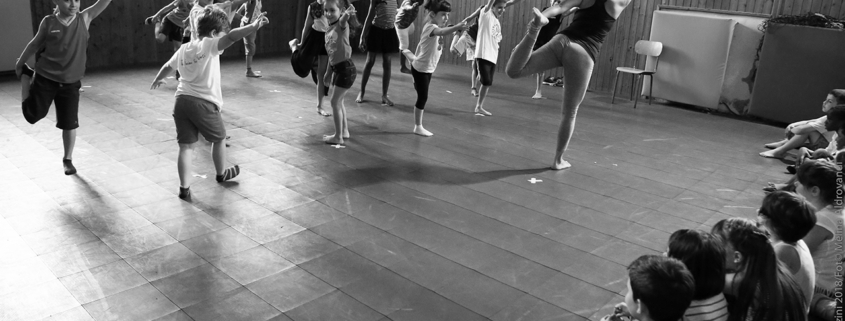 “Yoga a Scuola” è un progetto iniziato nel 2017-2018 nella scuola elementare Pirazzini A. di Faenza