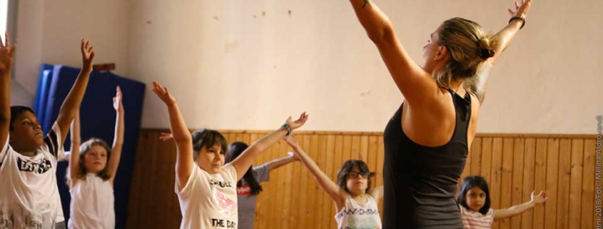 “Yoga a Scuola” è un progetto iniziato nel 2017-2018 nella scuola elementare Pirazzini A. di Faenza