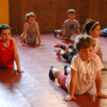 “Yoga a Scuola” è un progetto iniziato nel 2017-2018 nella scuola elementare Pirazzini A. di Faenza