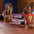 “Yoga a Scuola” è un progetto iniziato nel 2017-2018 nella scuola elementare Pirazzini A. di Faenza