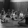 “Yoga a Scuola” è un progetto iniziato nel 2017-2018 nella scuola elementare Pirazzini A. di Faenza